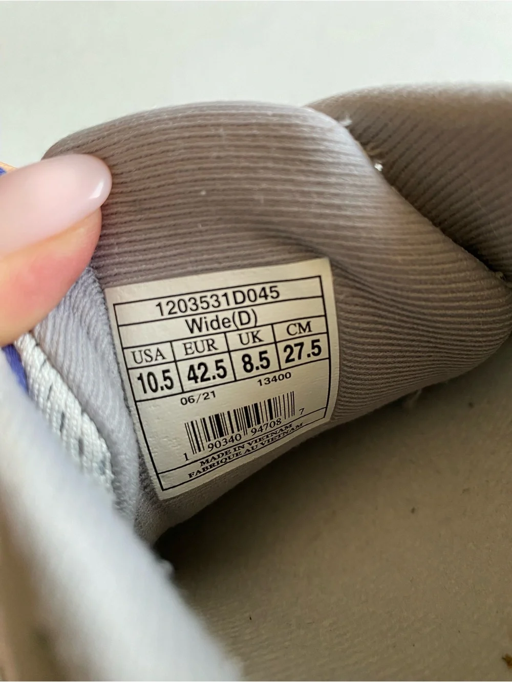 Brooks Women’s Size 10.5 Cushion Support Light Grey Purple Lace Trainer Sneaker